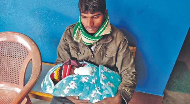 उपचार खर्च तिर्न नसक्दा आमा बन्धक